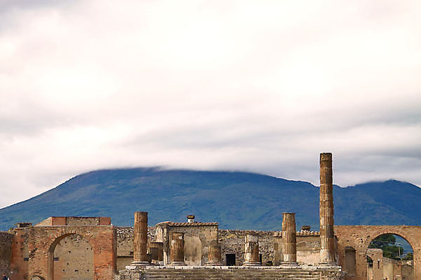 포토 JPG 해외이미지 유럽 여행 유적 건축양식 산 사람없음 여행객 이탈리아 죽음 도시 역사 재산 로마 폭발 땅 대륙 폐허 화산 지역 타운 고고학 나폴리 비극 옛날 재 제국 해외포토 전통 교육 건축 나라 사람 금융 파일형식 이미지허브