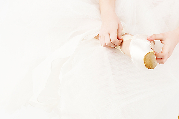 포토 JPG 해외이미지 전통 라이프스타일 드레스 여자 어린이 분홍색 포즈 신발 이동 교실 학교 발 관리 서기 사람 사람없음 청춘 운동 뷰티 유행 공연 연주자 댄서 흰색 표현 춤 우아함 발레 발레리나 발레복 해외포토 직업 옷 교육 컬러 컨셉 모션 문화예술 건강 이벤트 생활 신체부위 음악가 파일형식 이미지허브