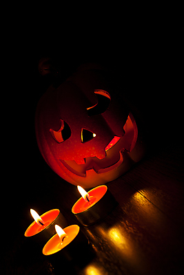 포토 JPG 해외이미지 계절 오렌지 장난 호박 휴가 미소 사람없음 장식 할로윈 가을 축하 무서움 몬스터 해외포토 감정 컨셉 채소 과일 표정 파일형식 이미지허브