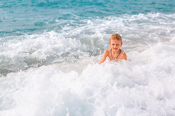 포토 JPG 해외이미지 백인 1 라이프스타일 행복 아들 어린이 파도 바다 여행 백그라운드 장난 가족 자연 휴가 한명 미소 소년 해변 야외 물 여름 파란색 달리기 태양 맑음 점프 기쁨 표현 떨어짐 걸음마 해외포토 자연요소 서양인 계절 남자 감정 컬러 컨셉 관계 모션 날씨 표정 사람 생활 생태계 파일형식 이미지허브
