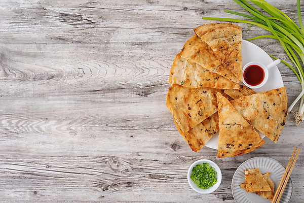 포토 JPG 해외이미지 전통 접시 음식 조각 백그라운드 고추 탁자 양파 요리 동양인 사람없음 목재 옆모습 초록색 식당 식사 중국 튀김 신선 플랫 맛 아침식사 정상 자르기 대만 먹기 메뉴 레이아웃 서빙 머리위 위치 지역 파 팬케이크 입가심 맛있는 해외포토 나무 식기 아시아 뷰포인트 컬러 가구 컨셉 채소 재료 모션 인종 케이크 상점 파일형식 이미지허브