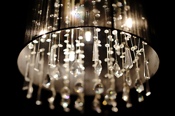 포토 JPG 해외이미지 조명 흑백 실내 사람없음 화려 고급 우아함 크리스탈 샹들리에 해외포토 컨셉 촬영기법 내부 광석 파일형식 이미지허브