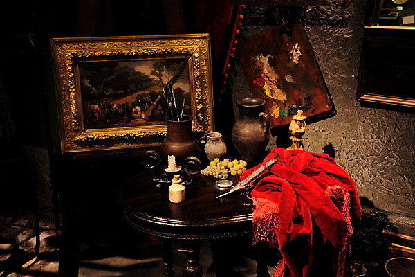 포토 JPG 해외이미지 전통 백그라운드 탁자 주택 실내 미술 사람 사람없음 내부 펜 갈색 페인트 흰색 도구 붓 가운 그리기 작업실 팔레트 기름 바게트 소프트포커스 집중 이젤 그림 예술가 캔버스 페인트붓 화가 유리주전자 옛날 해외포토 직업 옷 음식 빵 컬러 가구 컨셉 모션 유리 주전자 문화예술 촬영기법 건물 필기구 미술도구 파일형식 이미지허브