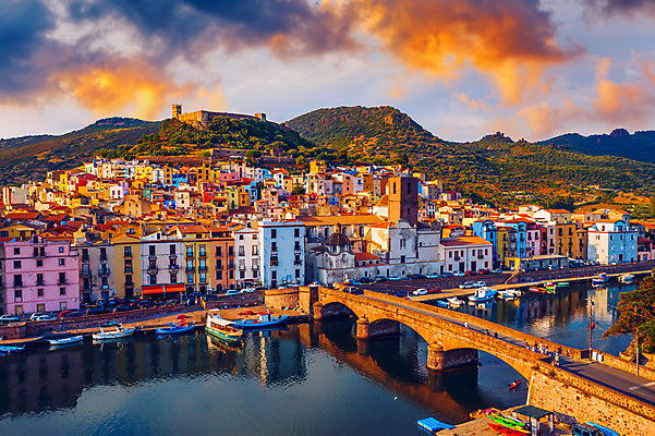 포토 JPG 해외이미지 구름 섬 유럽풍경 하늘 아침 산 사람없음 야외 강 일출 항구 이탈리아 보트 아치교 해외포토 주간 자연요소 유럽 배_교통 교통시설 풍경 노을 다리_건축물 파일형식 이미지허브