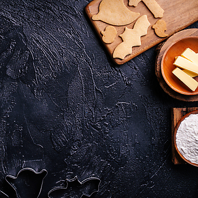 포토 JPG 해외이미지 행복 백그라운드 검은배경 사람없음 쿠키 계란 할로윈 밀가루 쿠키틀 버터 해외포토 감정 디저트 알 검은색 가루 제빵도구 파일형식 이미지허브