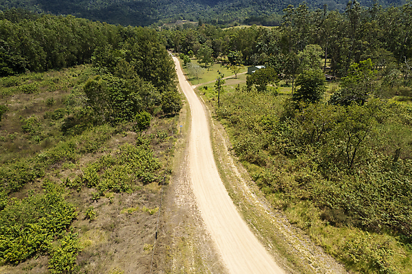 포토 JPG 해외이미지 나무 식물 도로 선 여행 패턴 밭 자연 하늘 추상 산 안테나 사람없음 야외 초록색 파란색 울타리 환경 시골 호주 숲 땅 질감 먼지 내추럴 드론 내려보기 해외포토 길 컬러 무늬 농업 통신 교통시설 모션 담장 오세아니아 생태계 파일형식 이미지허브
