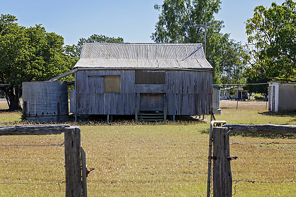 포토 JPG 해외이미지 외관 건축양식 주택 사람없음 야외 건물 울타리 문 수확 시골 호주 버리기 빗물 단계 옛날 오지 판잣집 해외포토 건축물 건축 농업 모션 담장 비_날씨 오세아니아 파일형식 이미지허브