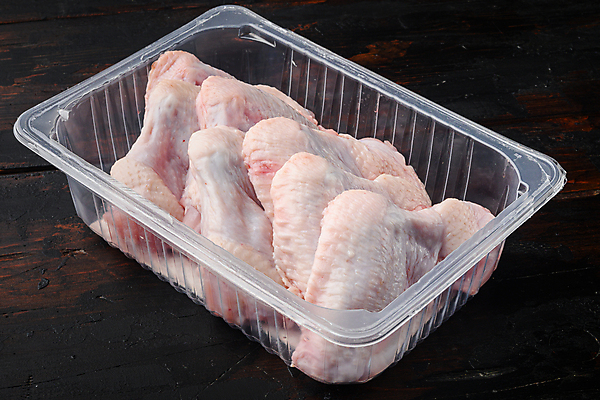 포토 JPG 해외이미지 실내 사람없음 닭고기 신선 담기 날것 닭날개 포장용기 플라스틱통 나무배경 해외포토 백그라운드 모션 통 육류 내부 플라스틱 포장재료 파일형식 이미지허브