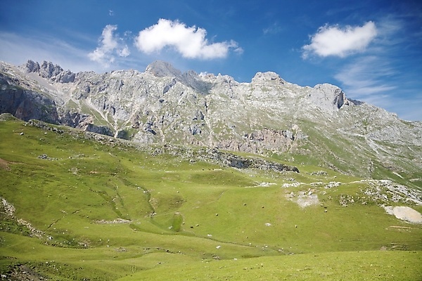 포토 JPG 해외이미지 식물 공원 유럽 길 여행 자연 하늘 산 잔디 사람없음 야외 가로 초록색 파란색 계곡 봄 회색 시골 스페인 정상 언덕 루트 선로 절정 수평선 해외포토 계절 공공시설 나라 컬러 생태계 파일형식 이미지허브