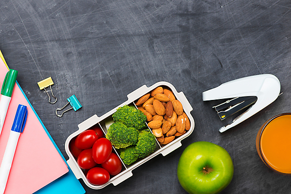 포토 JPG 해외이미지 종이 다이어트 방울토마토 회색배경 건강 사람없음 펜 주스 플랫 사과 브로콜리 스테이플러 클립 아몬드 해외포토 음료 백그라운드 토마토 채소 과일 필기구 사무용품 회색 견과류 파일형식 이미지허브