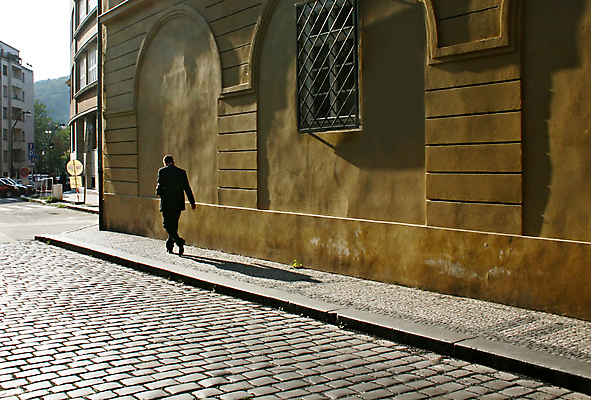 포토 JPG 해외이미지 1 전통 남자 실루엣 유럽 여행 비즈니스 모션 거리 그림자 사람 성인 사람없음 야외 가로 여름 빛 걷기 일몰 조약돌 도시 비즈니스맨 도심 정사각형 장면 지역 체코 프라하 타운 공화국 그런지 옛날 해외포토 도형 계절 나라 촬영기법 노을 돌_바위 직장인 파일형식 이미지허브