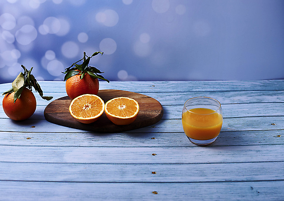 포토 JPG 해외이미지 계절 음료 음식 조각 잎 다이어트 오렌지 과일 자연 유리 탁자 귤 나선형 건강 사람없음 목재 초록색 빛 식사 주스 에너지 소용돌이 껍질 흰색 신선 원형 달콤 오렌지주스 먹기 피부 오브젝트 유기농 날것 내추럴 숙성 핸드메이드 해외포토 도형 나무 식물 웰빙 컬러 가구 무늬 재료 모션 재질 신체부위 회오리 맛 과일주스 생태계 파일형식 이미지허브