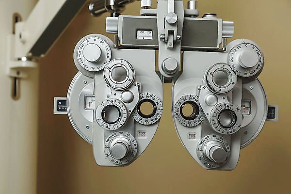 포토 JPG 해외이미지 직업 산업 얼굴 과학 컨셉 해부 건강 사람없음 치료 가로 머리 기계 쌍안경 장비 시험 질병 측정 시력 비전 안과 시력검사 돌봄 광학 검안사 해외포토 교육 의학 모션 병원 신체부위 망원경 검사_조사 파일형식 안경사 이미지허브