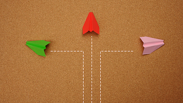 포토 JPG 해외이미지 점선 아이디어 실내 사람없음 방향 종이비행기 오브젝트 경로 갈색배경 해외포토 선 백그라운드 컨셉 내부 갈색 종이접기 파일형식 이미지허브