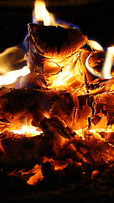 포토 JPG 해외이미지 추상 따뜻함 사람없음 목재 빛 에너지 뜨거움 닫기 야간 위험 장작 모닥불 벽난로 화재 숯 연소 석탄 화상 해외포토 자연요소 나무 컨셉 무늬 재료 모션 불 상처 사건 파일형식 이미지허브