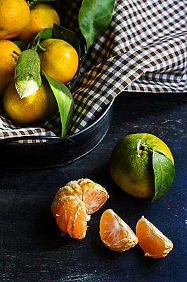 포토 JPG 해외이미지 귤 실내 사람없음 식탁보 청귤 나무배경 해외포토 백그라운드 과일 내부 파일형식 이미지허브