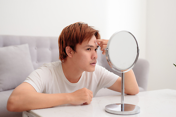 포토 JPG 해외이미지 응시 남자 실내 한명 동양인 상반신 성인 옆모습 뷰티 누름 확인 자기관리 탁상거울 성인남자한명만 그루밍족 해외포토 1 시선 뷰포인트 모션 사람 인종 내부 거울 남자한명만 성인남자만 파일형식 이미지허브