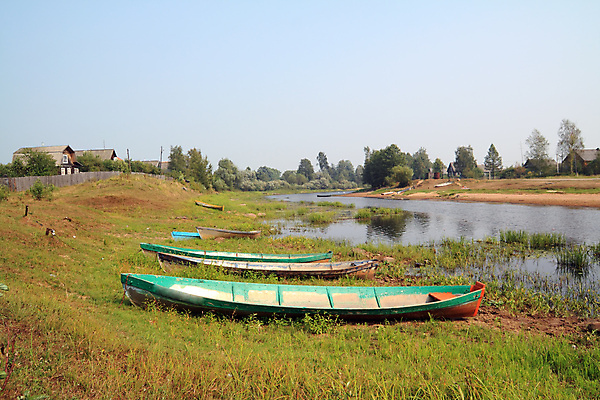 포토 JPG 해외이미지 나무 구름 전통 문화 호수 여행 교통시설 하늘 낚시 사람없음 목재 초록색 물 여름 강 태양 반사 갈색 마을 항구 침묵 봄 가을 공구 시골 시간 업무 보트 가장자리 숲 강가 작음 가난 버리기 허브 함선 러시아 카누 동쪽 해외포토 자연요소 식물 계절 유럽 컬러 교통 컨셉 배_교통 재료 모션 레저 소리 도구 수상스포츠 작업 둘레 크기 방향 시설 파일형식 이미지허브