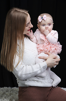 포토 JPG 해외이미지 스튜디오촬영 라이프스타일 여자 딸 행복 어린이 장난 통신 가족 놀이 엄마 갈색머리 함께함 실내 사랑 한명 앉기 성인 두명 금발 뷰티 기쁨 자녀 아기 신생아 닫기 연결 작음 돌봄 천진난만 해외포토 1 헤어스타일 감정 컨셉 관계 모션 사람 내부 생활 크기 파일형식 이미지허브