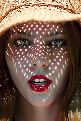 포토 JPG 해외이미지 시선 얼굴 건강 한명 야외 뷰티 유행 화장품 표현 입 화려 입술 세련 해외포토 1 컨셉 사람 신체부위 파일형식 이미지허브