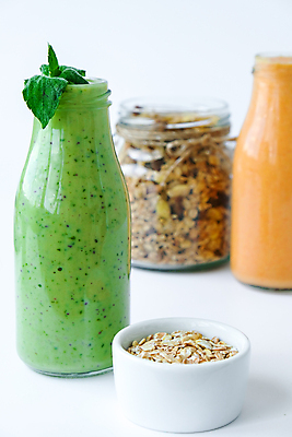 포토 JPG 해외이미지 실내 사람없음 흰배경 오트밀 그래놀라 오렌지스무디 그린스무디 해외포토 음식 백그라운드 내부 흰색 스무디 파일형식 귀리 이미지허브
