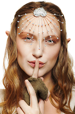 포토 JPG 해외이미지 여자 손가락 생물 요정 한명 초록색 금발 꿈 입술 사인 귀 신화 공상 마법 공평 민화 전설 해외포토 1 헤어스타일 손 컬러 사람 신체부위 그림 파일형식 이미지허브