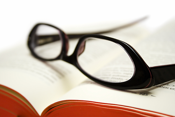 포토 JPG 해외이미지 교육 종이 안경 과학 백그라운드 컨셉 학교 유리 휴식 사람없음 책 학습 스터디 독서 정보 흰색 기록 쌍 닫기 도서관 읽기 문학 발견 돌봄 해외포토 잡화 컬러 모션 재질 파일형식 이미지허브