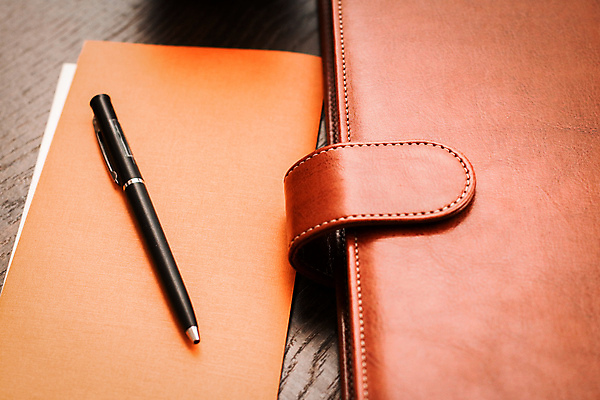 포토 JPG 해외이미지 백그라운드 사람없음 사무실 펜 공책 클래식 가죽 해외포토 컨셉 비즈니스 문구용품 필기구 파일형식 이미지허브