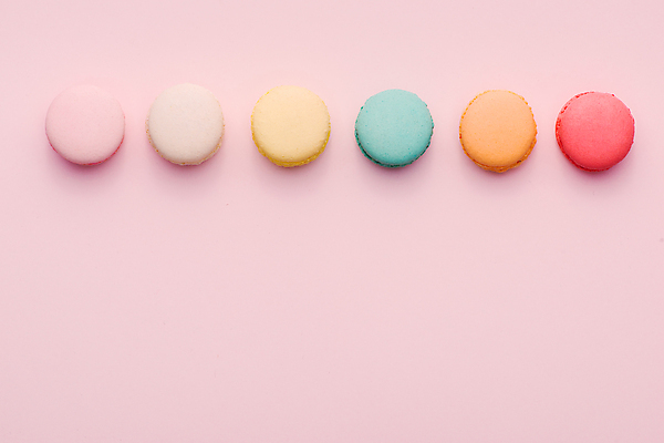 포토 JPG 해외이미지 디저트 실내 사람없음 달콤 일렬 마카롱 카피스페이스 분홍색배경 해외포토 음식 분홍색 백그라운드 내부 공백 맛 파일형식 이미지허브