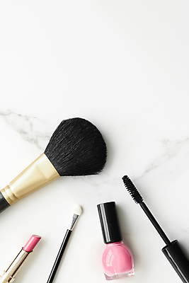포토 JPG 해외이미지 사람없음 하이앵글 뷰티 화장품 립스틱 화려 고급 오브젝트 흰배경 마스카라 매니큐어 메이크업브러쉬 플랫레이 해외포토 아이섀도브러쉬 뷰포인트 백그라운드 컨셉 흰색 붓 플랫 파일형식 이미지허브