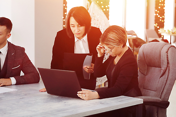 포토 JPG 해외이미지 직업 여자 비즈니스 통신 회의 협력 설계 노동자 아이디어 함께함 대화 여러명 노트북 사무실 업무 작업 비즈니스우먼 발표 그룹 계획 토론 종업원 동료 경영자 해외포토 다수 컨셉 관계 말하기 사람 전자제품 직장인 리더 파일형식 이미지허브