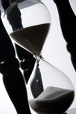 포토 JPG 해외이미지 모래 시계 백그라운드 컨셉 유리 미래 사람없음 목재 검은색 흐름 가을 흰색 기구 시간 기다림 계산 닫기 손목시계 모래시계 묘사 측정 오브젝트 통로 과거 통과 타이머 기간 마감 순간 작살 카운트다운 한계 노화 디테일 해외포토 나무 계절 컬러 재료 장신구 모션 재질 파일형식 이미지허브