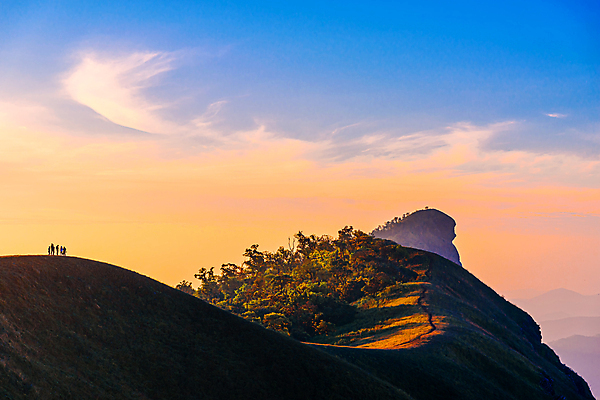 포토 JPG 해외이미지 구름 라이프스타일 여행 백그라운드 밭 태국 하늘 아침 휴가 산 풍경 사람없음 야외 초록색 파란색 빛 여행객 걷기 일출 계곡 일몰 트래킹 하이킹 추위 자유 시골 황금 숲 언덕 내추럴 인기 파라다이스 하이커 해외포토 주간 자연요소 아시아 컬러 컨셉 농업 모션 레저 사람 생활 노을 파일형식 이미지허브