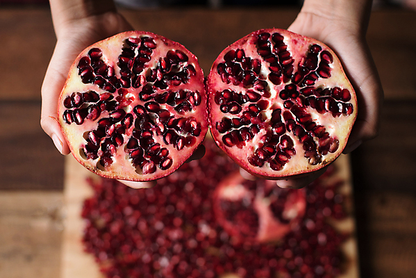 포토 JPG 해외이미지 식물 손 음식 분홍색 조각 백그라운드 농업 다이어트 과일 재료 자연 디저트 건강 씨앗 사람없음 빨간색 주스 흰색 신선 잡기 달콤 맛 자르기 먹기 유기농 날것 석류 보여주기 건강식 내추럴 고립 숙성 이국적 채식주의자 해외포토 웰빙 산업 음료 컬러 컨셉 모션 신체부위 생태계 채식 파일형식 이미지허브