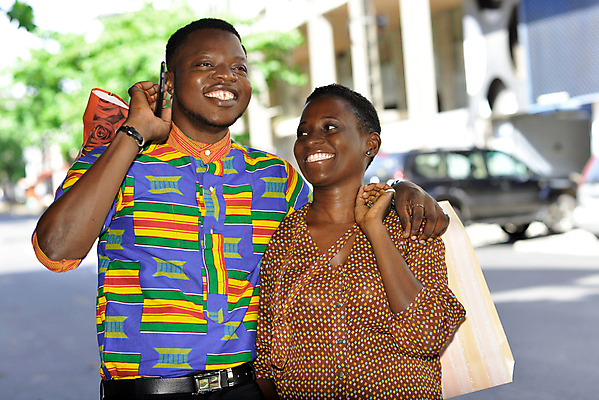 포토 JPG 해외이미지 라이프스타일 커플 응시 여자 남자 행복 결혼 셔츠 가방 바지 관계 팔찌 남편 거리 함께함 사랑 서기 웃음 야외 두명 쇼핑 갈색 걷기 검은색 낭만 벨트 아내 치아 나란히 동반자 해외포토 시선 잡화 감정 컬러 컨셉 상의 장신구 모션 하의 표정 사람 이벤트 생활 소화기관 파일형식 이미지허브