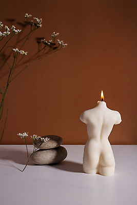 포토 JPG 해외이미지 사람모양 실내 사람없음 쌓기 돌_바위 오브젝트 향초 드라이플라워 토르소 갈색배경 해외포토 모양 꽃 백그라운드 초 모션 내부 갈색 조각작품 파일형식 이미지허브