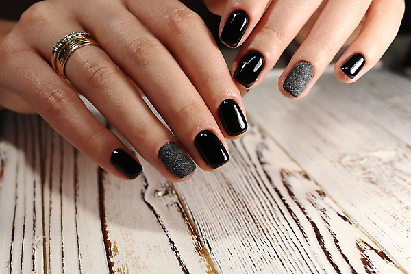 포토 JPG 해외이미지 손 손가락 실내 근접촬영 신체부위 화려 매끈함 손톱관리 네일아트 네일샵 해외포토 뷰포인트 컨셉 사람 내부 뷰티 상점 감각 파일형식 이미지허브