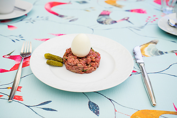 포토 JPG 해외이미지 전통 식기 접시 음식 빵 탁자 스테이크 사람없음 식당 계란 식사 소고기 신선 클래식 맛 먹기 날것 성분 프랑스어 점심식사 생식 영양분 핸드메이드 개조 맛있는 해외포토 문자 가구 컨셉 모션 서양음식 육류 상점 알 파일형식 이미지허브