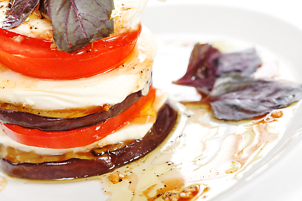 포토 JPG 해외이미지 전통 접시 음식 조각 잎 다이어트 토마토 채소 과일 치즈 건강 요리 사람없음 빨간색 빛 주방 식당 식사 저녁식사 이탈리아 샐러드 신선 원형 클래식 맛 지중해 먹기 허브 유기농 날것 바질 점심식사 고립 모짜렐라치즈 채식주의자 카프레제 맛있는 해외포토 도형 식물 식기 웰빙 유럽 바다 컬러 컨셉 모션 유제품 상점 채식 파일형식 이미지허브