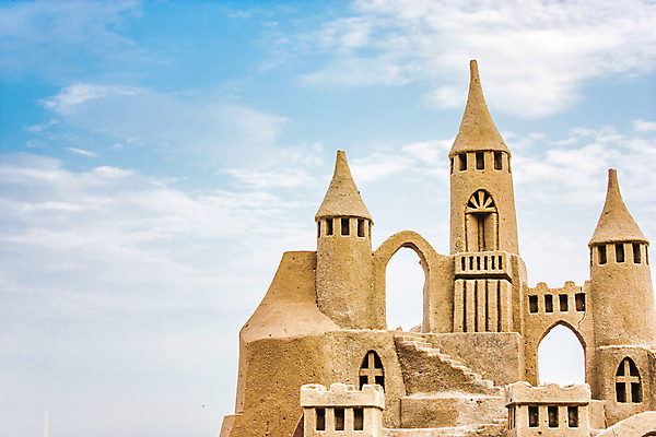 포토 JPG 해외이미지 행복 어린이 모래 바다 조각 여행 백그라운드 컨셉 자연 놀이 하늘 휴가 휴식 사람없음 야외 건물 파란색 모래사장 장난감 태양 탑 맑음 휴양지 공상 해외포토 자연요소 건축물 감정 컬러 날씨 사람 장소 생태계 파일형식 이미지허브