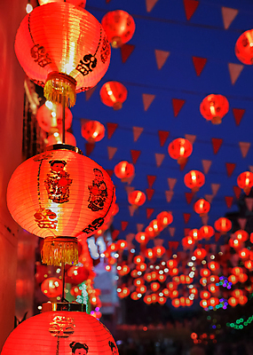 포토 JPG 해외이미지 전통 행복 종이 문화 여행 태국 새해 중국문화 한국 매달리기 동양인 이벤트 사람없음 장식 빨간색 빛 여행객 축제 중국 등불 축하 행운 상하이 야간 저녁 대만 베트남 베이징 타운 홍콩 말레이시아 싱가폴 차이나타운 카피스페이스 춘절 해외포토 자연요소 동양문화 명절 감정 아시아 컬러 외국문화 컨셉 모션 조명 사람 인종 관광지 동남아시아 공백 도시 중국전통 파일형식 이미지허브