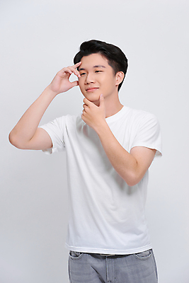 포토 JPG 해외이미지 남자 회색배경 실내 한명 동양인 손짓 상반신 성인 옆모습 뷰티 자기관리 성인남자한명만 그루밍족 해외포토 1 뷰포인트 백그라운드 모션 사람 인종 내부 회색 남자한명만 성인남자만 파일형식 이미지허브