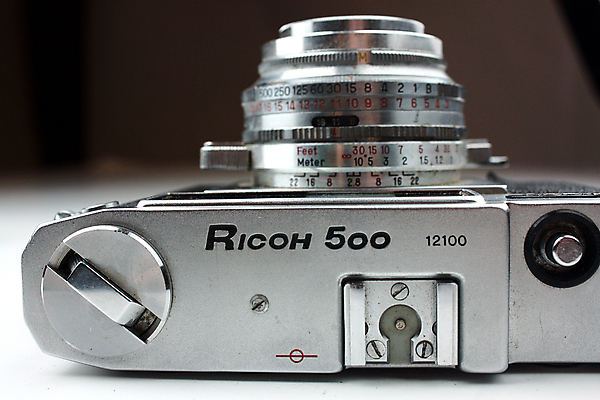 포토 JPG 해외이미지 실내 근접촬영 사람없음 아웃포커스 빈티지 오브젝트 복고 필름카메라 갈색배경 해외포토 뷰포인트 백그라운드 컨셉 촬영기법 내부 갈색 카메라 파일형식 이미지허브