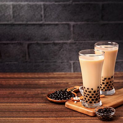 포토 JPG 해외이미지 디저트 실내 사람없음 유리그릇 나무숟가락 나무도마 나무접시 나무탁자 버블티 타피오카펄 해외포토 그릇 접시 음료 음식 유리 탁자 도마 내부 목재 숟가락 파일형식 이미지허브