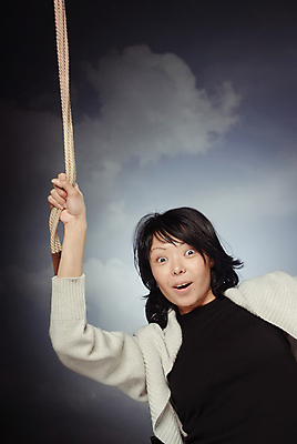 포토 JPG 해외이미지 여자 행복 감정 밧줄 컨셉 하늘 성공 갈색머리 한명 동양인 세로 컬러풀 일본 희망 놀람 기쁨 표현 잡기 도움 유머 떨어짐 지원 헬프 해외포토 1 헤어스타일 아시아 줄 컬러 모션 표정 사람 인종 파일형식 이미지허브