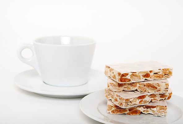 포토 JPG 해외이미지 전통 접시 커피 음료 음식 조각 티타임 디저트 사탕 사람없음 컵 가로 쿠키 케이크 중국 머그컵 견과류 흰색 도자기 차 달콤 맛 찻잔 컵받침 흰배경 심플 아몬드 백자 스페인어 정물화 페스츄리 해외포토 식기 아시아 빵 컬러 백그라운드 컨셉 휴식 잔 받침대 그림 파일형식 이미지허브