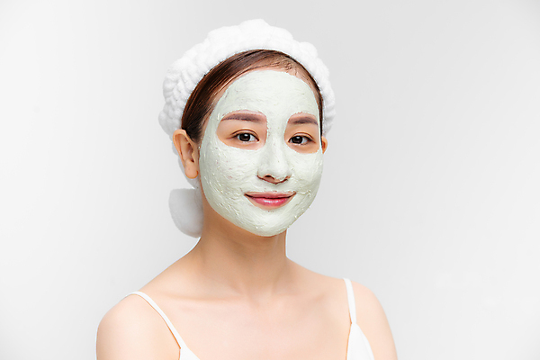 포토 JPG 해외이미지 응시 여자 실내 한명 동양인 상반신 성인 앞모습 뷰티 머리띠 피부관리 흰배경 마스크팩 성인여자한명만 해외포토 1 시선 뷰포인트 백그라운드 장신구 사람 인종 내부 흰색 팩 여자한명만 성인여자만 파일형식 이미지허브