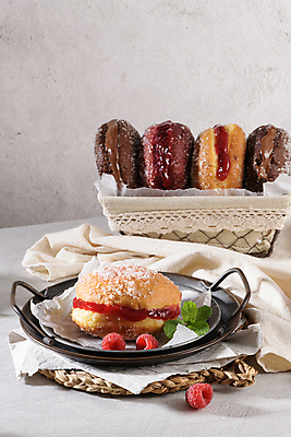 포토 JPG 해외이미지 접시 디저트 실내 사람없음 바구니 도넛 산딸기 해외포토 식기 음식 과일 내부 파일형식 이미지허브