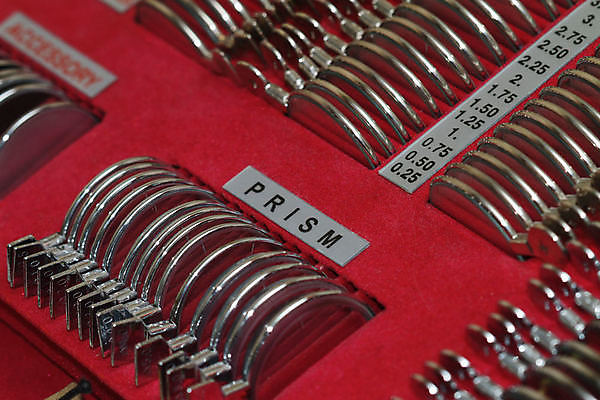 포토 JPG 해외이미지 응시 안경 얼굴 포즈 컨셉 해부 프레임 건강 사람없음 상자 약 머리 건강관리 장비 시험 공구 질병 측정 시력 비전 재판 안과 시력검사 카메라렌즈 광학 검안사 해외포토 직업 시선 잡화 교육 의학 병원 관리 신체부위 카메라 도구 검사_조사 법 파일형식 안경사 이미지허브