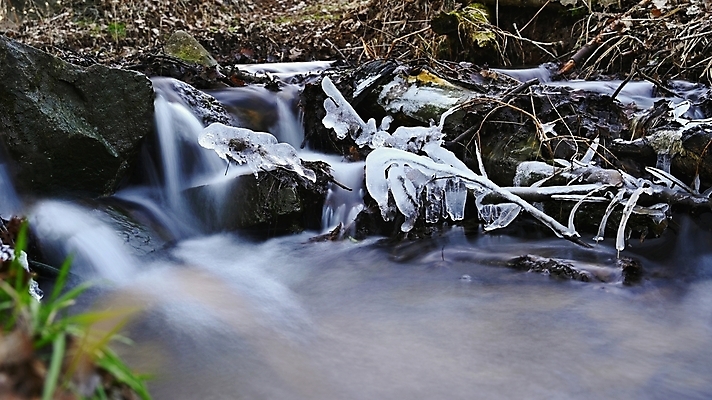 포토 JPG 해외이미지 계절 공원 백그라운드 크리스마스 겨울 자연 휴가 산 사람없음 야외 물 파란색 강 뷰티 평화 환경 냉동 얼음 폭포 젖음 흐름 추위 흰색 신선 개울 떨어짐 숲 시원함 12월 11월 크리스탈 서리 체코 고드름 파라다이스 눈내림 해외포토 자연요소 공공시설 기념일 유럽 컬러 컨셉 눈_날씨 날짜 광석 생태계 파일형식 이미지허브